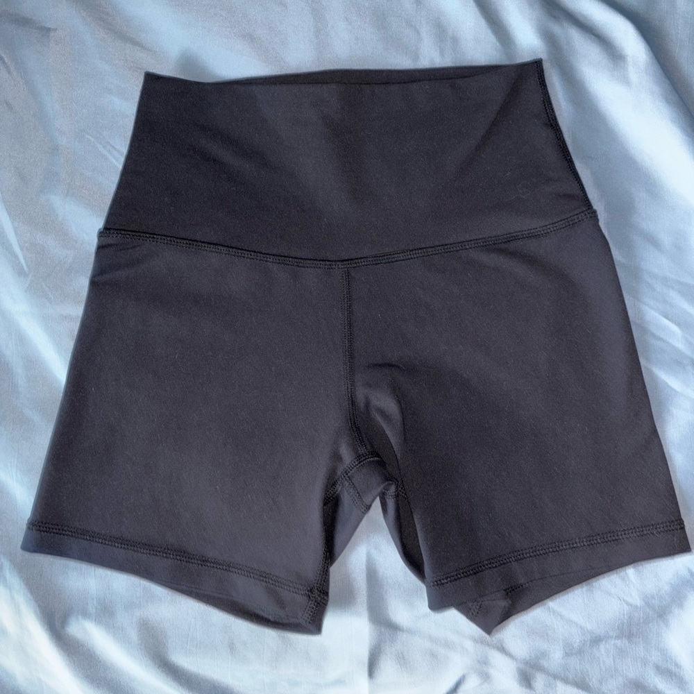 OFFLINE By Aerie The Hugger 4”
Bike Short in true black